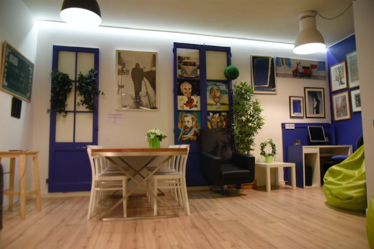 Gracia City Hostel Barcelona Exteriér fotografie The library