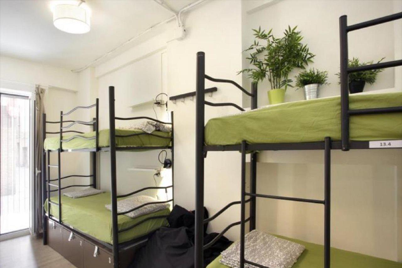 Gracia City Hostel Barcelona Exteriér fotografie A typical capsule hotel room