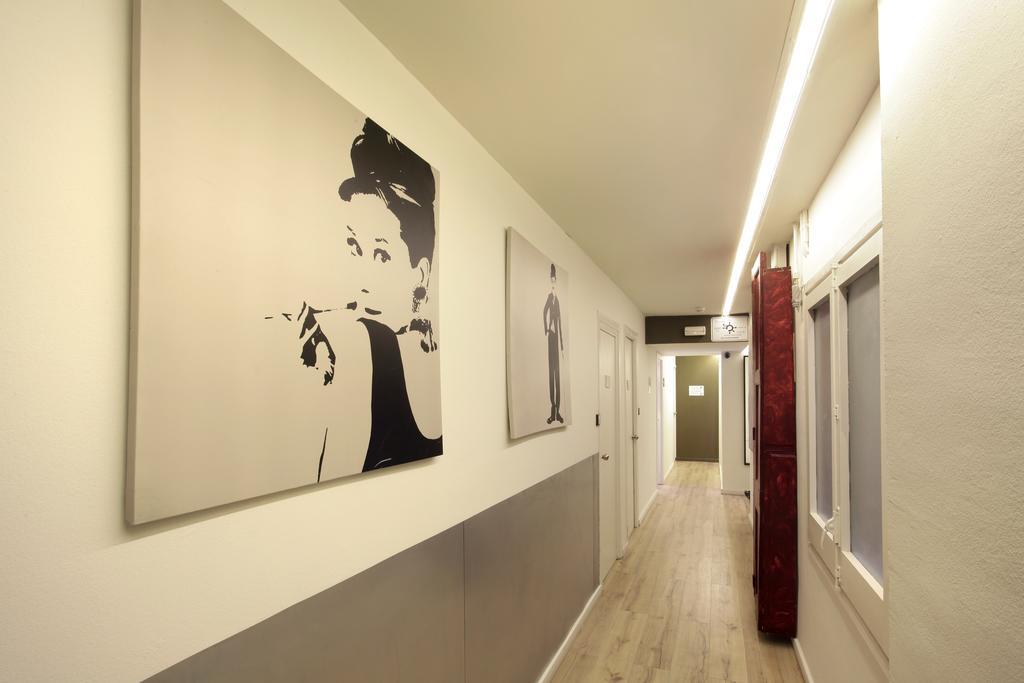 Gracia City Hostel Barcelona Exteriér fotografie Interior of the building