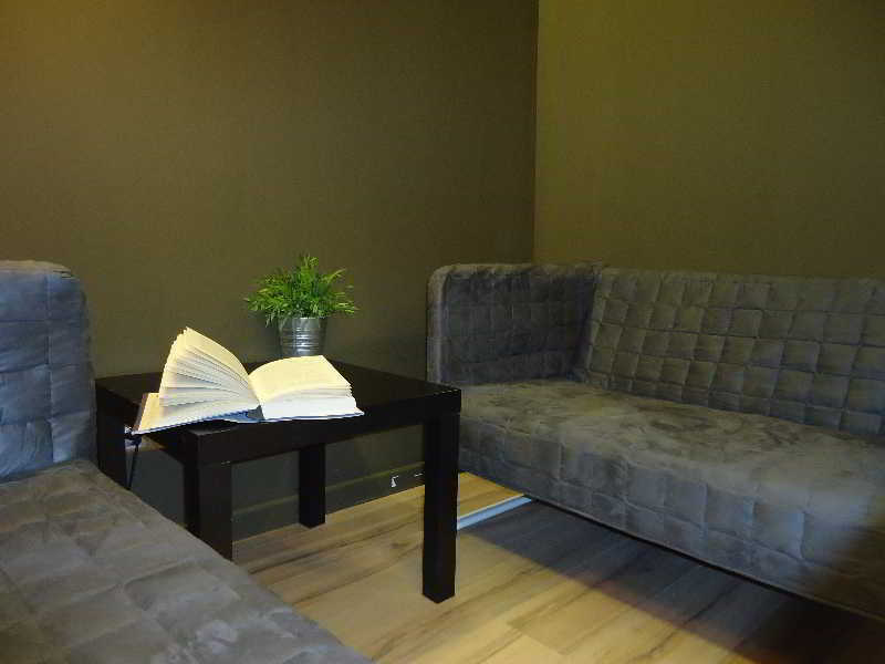Gracia City Hostel Barcelona Exteriér fotografie A room at the library