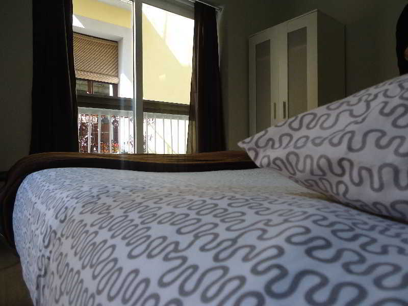 Gracia City Hostel Barcelona Exteriér fotografie A bed
