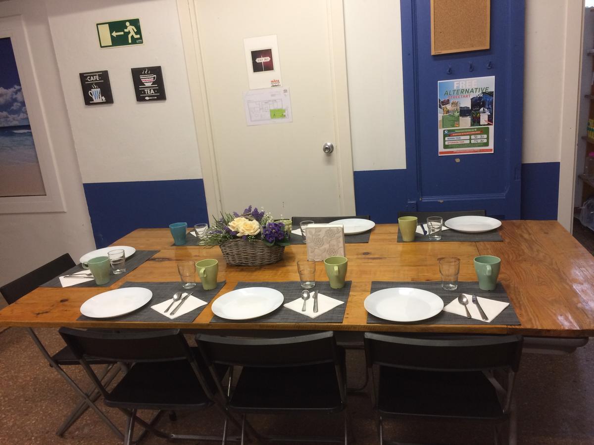 Gracia City Hostel Barcelona Exteriér fotografie The dining room at the hostel